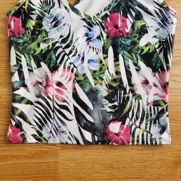 Evolution and Creation racer back top floral - Picture 4 of 8